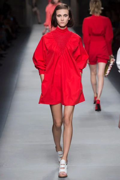 Look 3